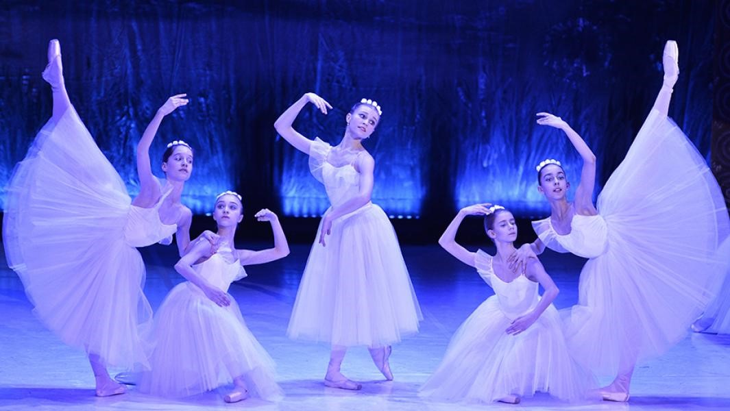 балет лебединое озеро чайковский. лебединое озеро ballet. балерина 2. балерина 2. лук балерины.