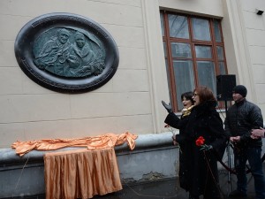 В Москве появилась мемориальная доска Ростроповичу и Вишневской