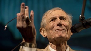 Конец целой эпохи: в США ушел из жизни поэт Евгений Евтушенко