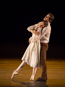 Roberto Bolle and Friends Arena di Verona 2016 Atto I Prototype Concept e coreografia: Massimiliano Volpini - Musica originale: Piero Salvatori prodotta da Fausto Das? Co-Regia e Visual Effects: Avantgarde Numerique e Xchanges Vfx Design Artista: Roberto Bolle Vertigo Maze Coreografia: Stijn Celis - Musica: Johann Sebastian Bach Artisti: Elena Vostrotina, Christian Bauch Il Corsaro - Pas de deux Coreografia: Marius Petipa - Musica: Riccardo Drigo Artisti: Nicoletta Manni, Osiel Gouneo After the rain Coreografia: Christopher Wheeldon - Musica: Arvo P?rt Artisti: Anna Tsygankova, Matthew Golding Suite da l’Arlesienne Coreografia: Roland Petit - Musica: Georges Bizet Artisti: Vika Kapitonova, Roberto Bolle Atto II Don Chisciotte - Atto III - Pas de deux Coreografia: Marius Petipa - Musica: Ludwig Minkus Artisti: Anna Tsygankova, Matthew Golding Pas de deux da Proust, ou les Intermittences du coeur Coreografia: Roland Petit - Musica: Gabriel Faur? Artisti: Timofej Andrijashenko, Roberto Bolle Diana e Atteone Coreografia: Agrippina Vaganova - Musica: Cesare Pugni; adattamento di Riccardo Drigo Artisti: Sarah Lane, Osiel Gouneo Duet from New Suite Coreografia e luci: William Forsythe - Costumi: William Forsythe, Yumiko Takeshima Musica: Johann Sebastian Bach: "Allemande" dalla Partita No.1 BWV 1002 in si minore (eseguita da Nathan Milstein) Artisti: Elena Vostrotina, Christian Bauch Le Grand Pas de Deux Coreografia: Christian Spuck - Musica: Gioachino Rossini Artisti: Vika Kapitonova, Roberto Bolle Artedanza srl