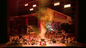 «Произведение искусства, созданное из золота и желчи, грязи и крови». "Кармен" в Комише Опер «Произведение искусства, созданное из золота и желчи, грязи и крови». "Кармен" в Комише Опер