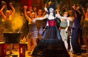 «Произведение искусства, созданное из золота и желчи, грязи и крови». "Кармен" в Комише Опер «Произведение искусства, созданное из золота и желчи, грязи и крови». "Кармен" в Комише Опер