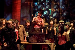 «Произведение искусства, созданное из золота и желчи, грязи и крови». "Кармен" в Комише Опер «Произведение искусства, созданное из золота и желчи, грязи и крови». "Кармен" в Комише Опер