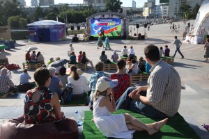 Концерты под открытым небом проходили в очень непосредственной атмосфере. Фото Сергея Бирюкова.