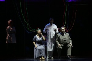 Свой тридцатилетний юбилей «Санктъ-Петербургъ Опера» ознаменовала спектаклем значительным, серьёзным и одновременно эпатажным Свой тридцатилетний юбилей «Санктъ-Петербургъ Опера» ознаменовала спектаклем значительным, серьёзным и одновременно эпатажным