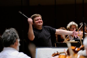 Финский дирижер Микко Франк продлил контракт с Филармоническим оркестром Радио Франс