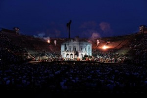 Оперой Верди "Набукко" открылся 95-ый летний фестиваль на Арене ди Верона Оперой Верди "Набукко" открылся 95-ый летний фестиваль на Арене ди Верона