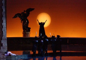 Опера Тоска в Вероне. Сцена их оперы