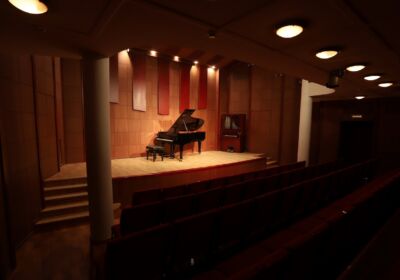 Вне мейнстрима