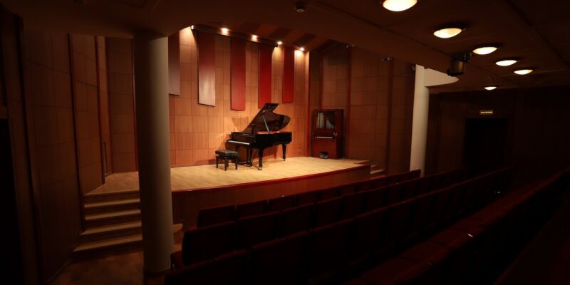 Вне мейнстрима