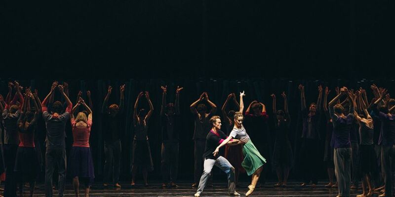 В Мариинке водят хороводы