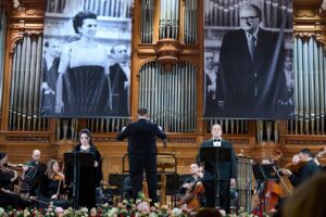 И не смолкнут музы гениев