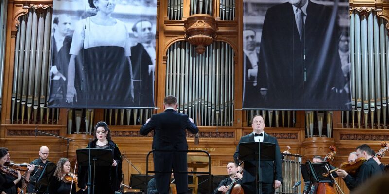 И не смолкнут музы гениев