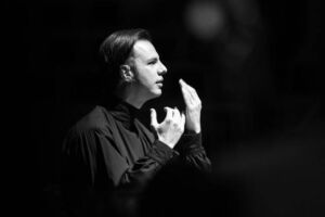 Между Земфирой и Теодором Курентзисом: как выглядит музыка?