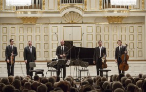 Salzburg Contemporary Ad?s-Calder Quartet Benjamin Jacobson, Violine Thomas Ad?s, Klavier Andrew Bulbrook, Violine Jonathan Moerschel, Viola Eric Byers, Violoncello