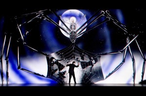 «Волшебная флейта» на сцене берлинской Комише Опер