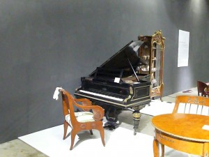 В рамках выставки «Покинутый дом: кунсткамера московских роялей» состоится концерт фортепианной музыки на старинных инструментах В рамках выставки «Покинутый дом: кунсткамера московских роялей» состоится концерт фортепианной музыки на старинных инструментах