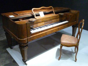 В рамках выставки «Покинутый дом: кунсткамера московских роялей» состоится концерт фортепианной музыки на старинных инструментах В рамках выставки «Покинутый дом: кунсткамера московских роялей» состоится концерт фортепианной музыки на старинных инструментах