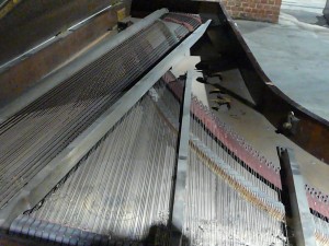 В рамках выставки «Покинутый дом: кунсткамера московских роялей» состоится концерт фортепианной музыки на старинных инструментах В рамках выставки «Покинутый дом: кунсткамера московских роялей» состоится концерт фортепианной музыки на старинных инструментах