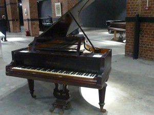 В рамках выставки «Покинутый дом: кунсткамера московских роялей» состоится концерт фортепианной музыки на старинных инструментах В рамках выставки «Покинутый дом: кунсткамера московских роялей» состоится концерт фортепианной музыки на старинных инструментах