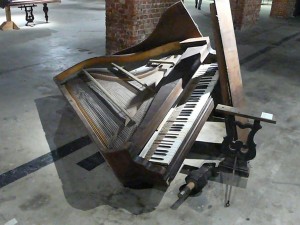 В рамках выставки «Покинутый дом: кунсткамера московских роялей» состоится концерт фортепианной музыки на старинных инструментах В рамках выставки «Покинутый дом: кунсткамера московских роялей» состоится концерт фортепианной музыки на старинных инструментах