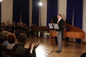 Поёт и рассказывает Максим Миронов